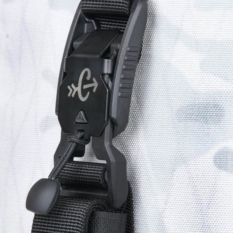 The Spartan - Multicam Alpine (Detail, Carryology Fidlock Buckle)